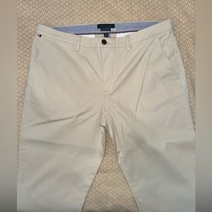 Tommy Hilfiger THFlex Comfort Stretch Chino in New Vintage Khaki Men’s 36W 32L